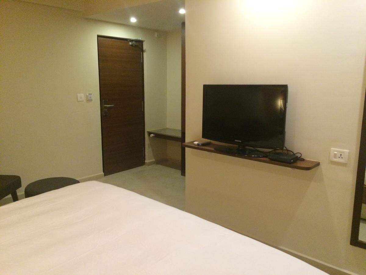 Hotel Western Alkapuri, Vadodara