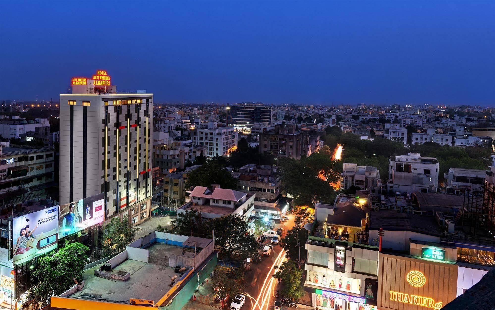 Western Alkapuri, 3*