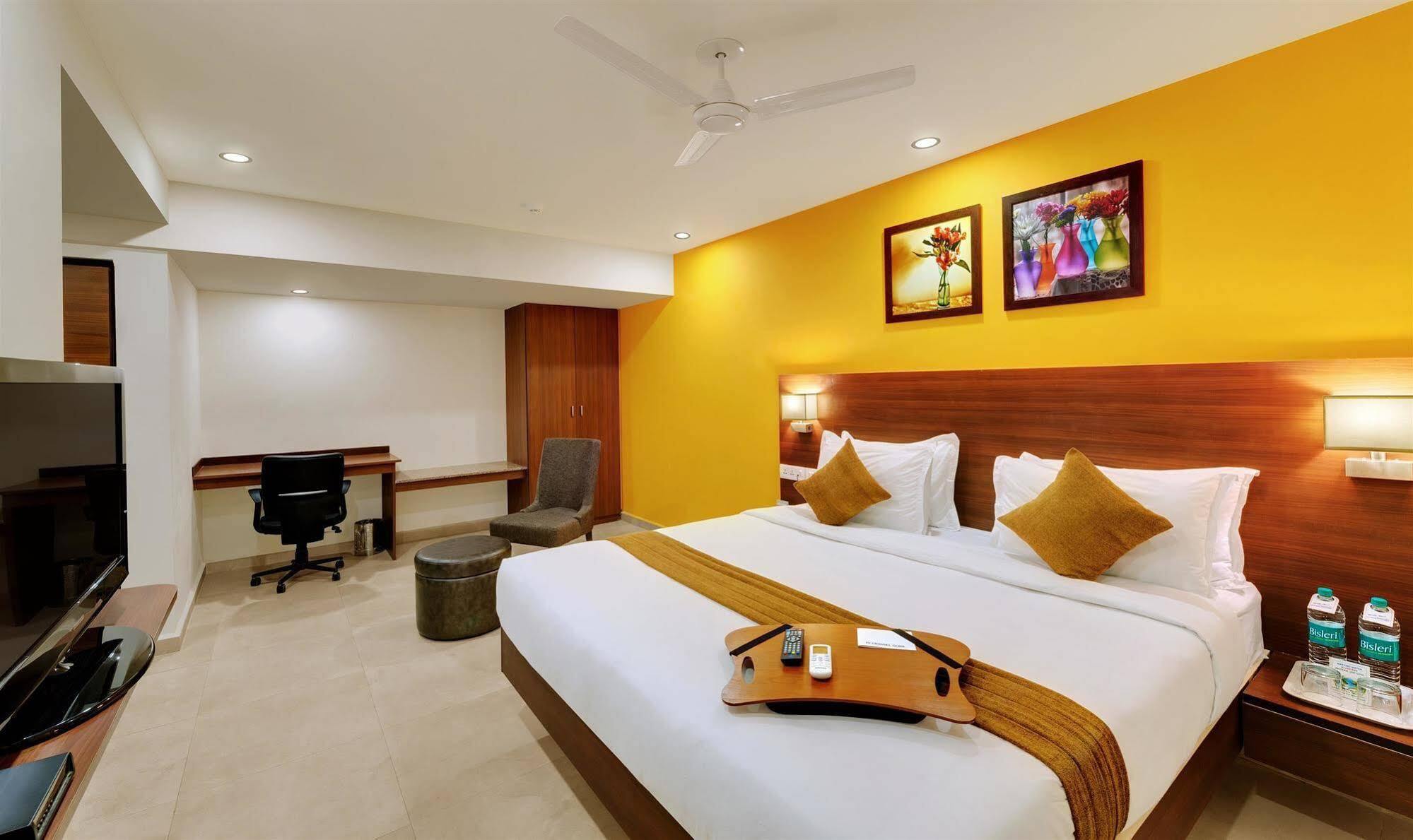 Western Alkapuri, 3*