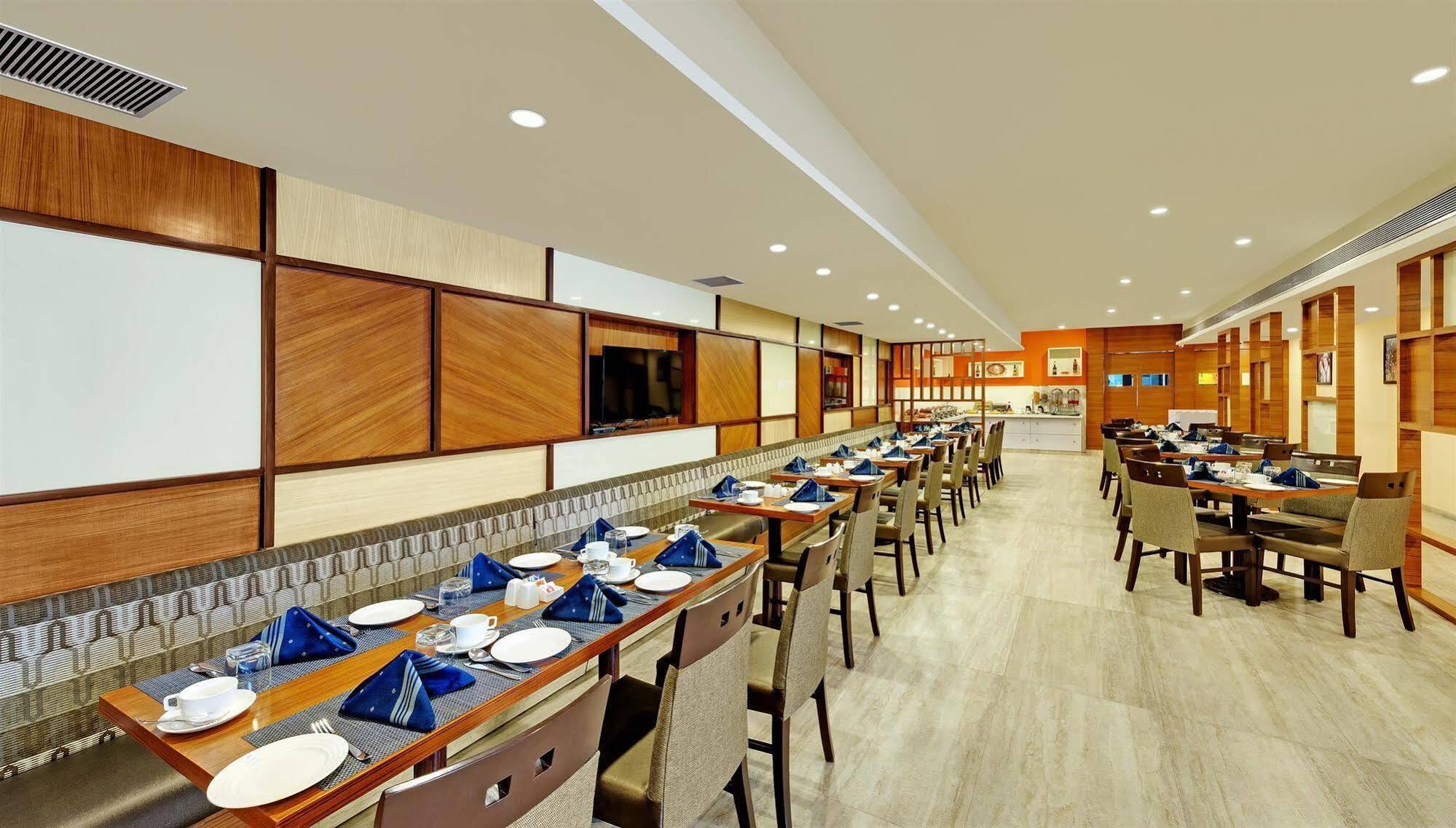 Hotel Western Alkapuri, Vadodara